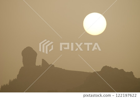 Roque Nublo at dawn. 122197622