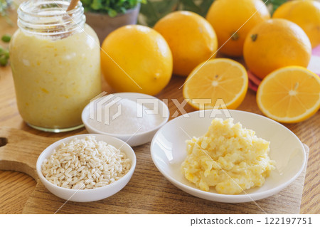 檸檬鹽曲圖片 | 食材 檸檬、米曲和鹽 檸檬鹽曲圖片 | 食材 檸檬、米曲和鹽 122197751