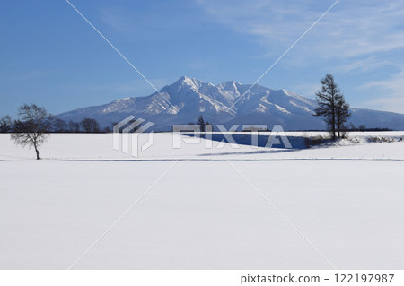 小清水町斜嶽山與雪原 小清水町斜嶽山與雪原 122197987
