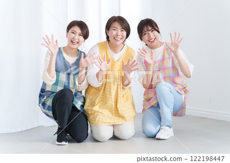 Nursery teacher waving Nursery teacher waving 122198447