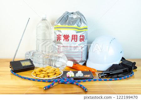 展開的應急包中的一些內容 122199470