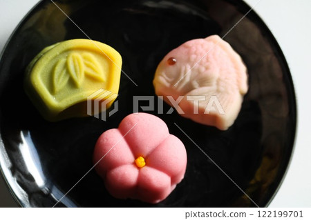 High-quality fresh sweets to accompany tea 122199701