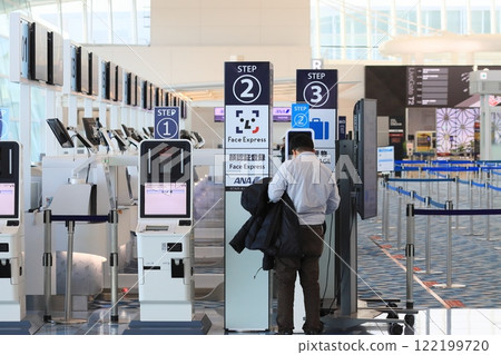 羽田機場國際航班櫃檯臉部辨識登記機 機場安檢 122199720