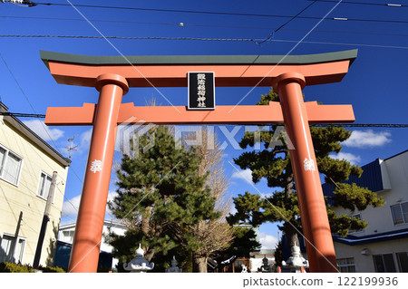 Photographing the grounds of Kajiinari Shrine in Hakodate, Hokkaido in winter Photographing the grounds of Kajiinari Shrine in Hakodate, Hokkaido in winter 122199936