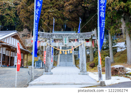 Snow-covered Sefuri Shrine in winter, Kanzaki City, Saga Prefecture 122200274