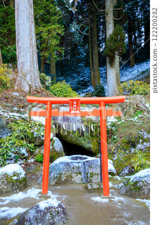 Snow-covered Sefuri Shrine in winter, Kanzaki City, Saga Prefecture 122200282