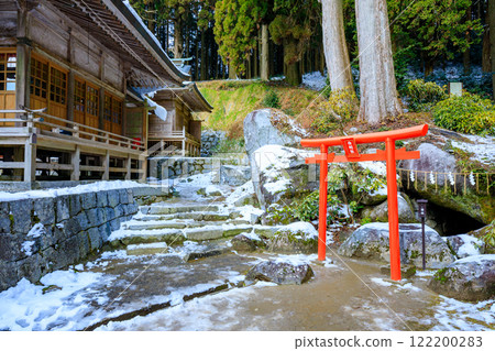 佐賀縣神崎市冬季白雪皚皚的宗振神社 122200283