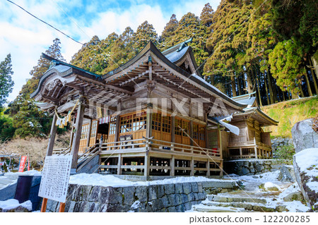 Snow-covered Sefuri Shrine in winter, Kanzaki City, Saga Prefecture Snow-covered Sefuri Shrine in winter, Kanzaki City, Saga Prefecture 122200285