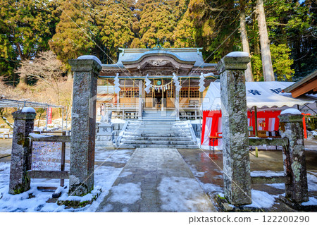 Snow-covered Sefuri Shrine in winter, Kanzaki City, Saga Prefecture 122200290
