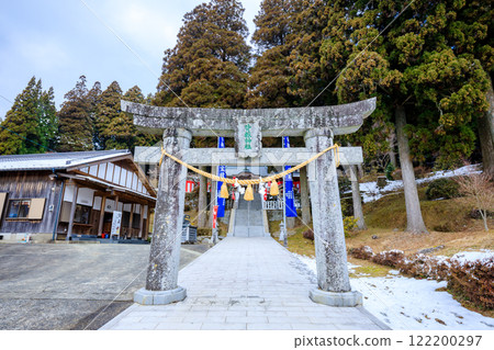 Snow-covered Sefuri Shrine in winter, Kanzaki City, Saga Prefecture Snow-covered Sefuri Shrine in winter, Kanzaki City, Saga Prefecture 122200297