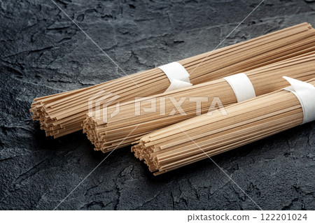 Soba, Japanese buckwheat noodles, on black 122201024