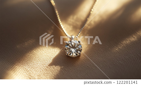 鑽石吊墜包裹著光芒 鑽石吊墜包裹著光芒 122201141