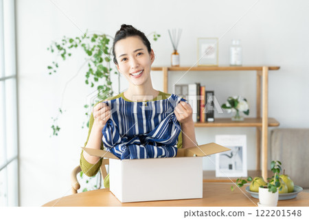 Young woman shopping online 122201548