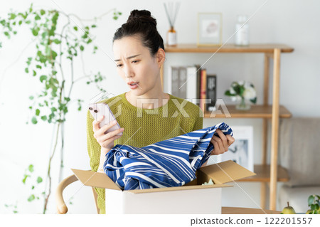 Young woman shopping online 122201557