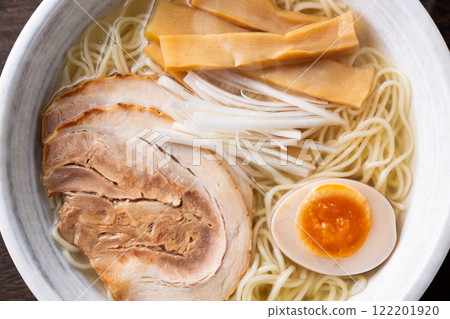 鹽拉麵的特寫 122201920