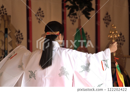 Kagura offering: Shrine maiden dancing bells 122202422