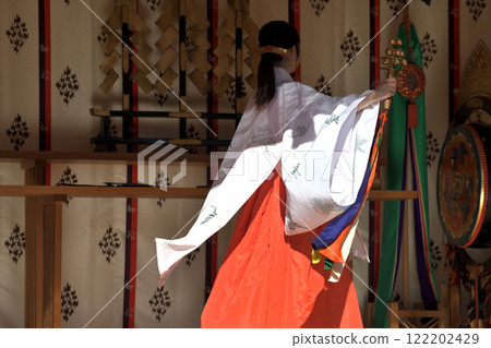 Kagura offering: Shrine maiden dancing bells 122202429