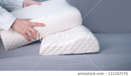 bed, woman, hand 122202576