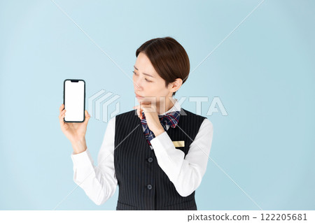 女性、制服、智慧型手機，憂心忡忡 122205681