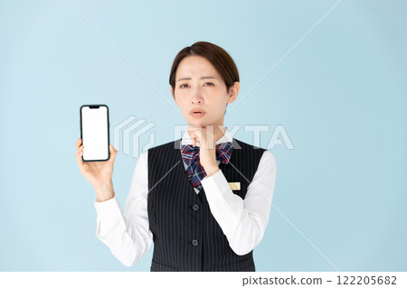 女性、制服、智慧型手機，憂心忡忡 122205682