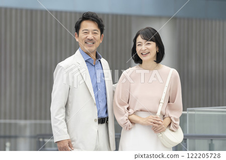 A smiling couple in their 50s 122205728