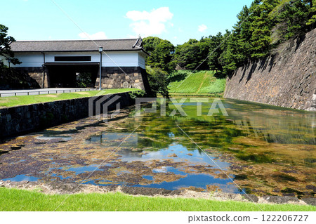Sakurada Moat of the former Edo Castle (Imperial Palace) [Chiyoda Ward, Tokyo] 122206727