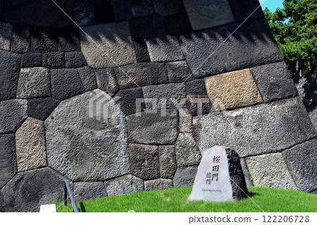 舊江戶城（皇宮）的櫻田門[東京都千代田區] 122206728