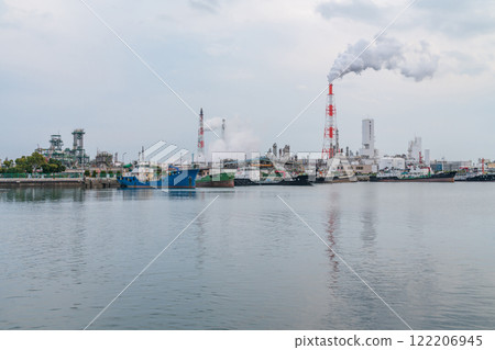 Yokkaichi Petrochemical Complex, view from Kasumigaura Green Park (Yokkaichi City, Mie Prefecture) 122206945