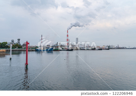 Yokkaichi Petrochemical Complex, view from Kasumigaura Green Park (Yokkaichi City, Mie Prefecture) 122206946