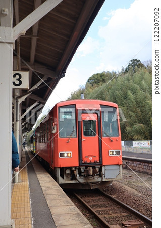 JR山陰本線、杵築線在JR真道月台停靠的列車 JR山陰本線、杵築線在JR真道月台停靠的列車 122207092