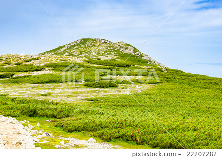 The summit of Mt. Soroban - Climbing Mt. Soroban and Mt. Mitsumatarenge in the Northern Alps 122207282