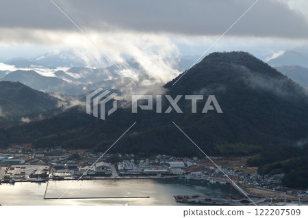被雲覆蓋的山 122207509