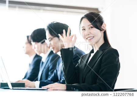 OK 姿勢的職業女性 122207768