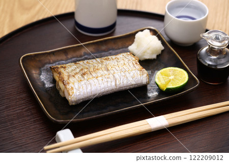 Salt-grilled fish fish 122209012