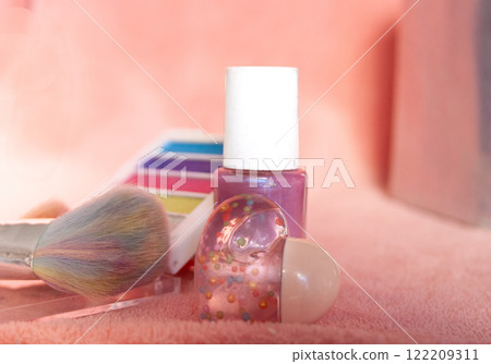 Set of brushes and eyeshadow, cosmetics in pink tones, women's day gift. Set of brushes and eyeshadow, cosmetics in pink tones, women's day gift. 122209311