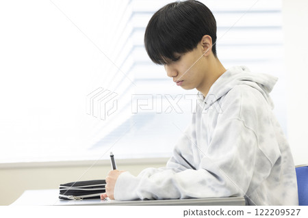 參加考試的學生 參加考試的學生 122209527
