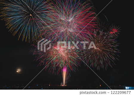 Fireworks bursting into the night sky at the Yaizu Marine Fireworks Festival held at Yaizu Fishing Port in Yaizu City (Shizuoka Prefecture) 122209677