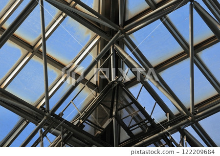 Glass ceiling above the square 122209684