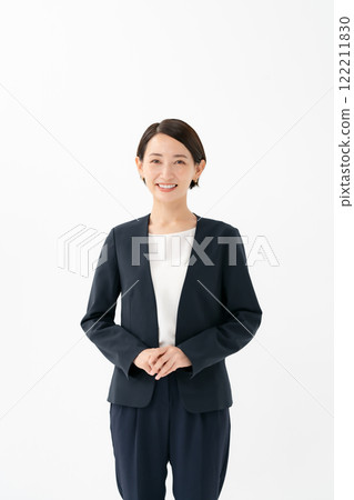 穿西裝的女人肖像 122211830