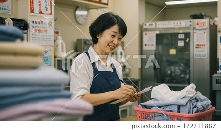 Cleaning receptionist woman 122211887