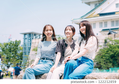 Women's trip Osaka sightseeing Osaka Castle 122212859