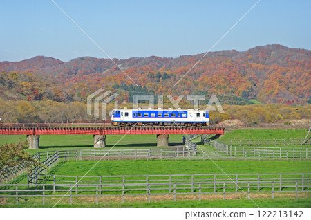Hidaka Main Line, Houei-Hidaka Mitsuishi, JR Hokkaido, Kiha 40-356 (Tomakomai) 122213142