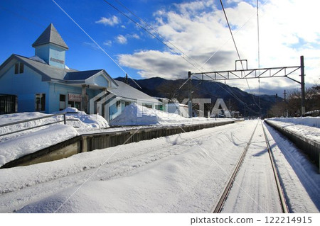 Snow Country, Minamiaizu... Snowy scenery at Aizu Arami Station 122214915