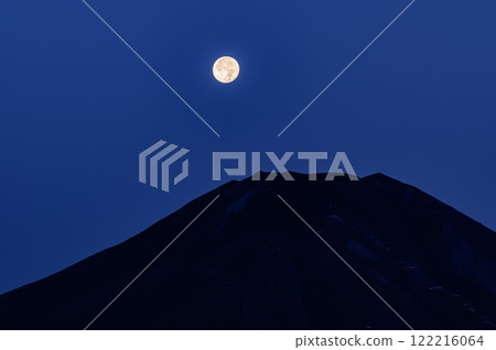（山梨縣）月圓之夜富士山頂的剪影 122216064