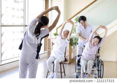 護理護理:物理治療師的高階伸展運動 護理護理:物理治療師的高階伸展運動 122217323