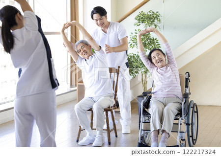 護理護理:物理治療師的高階伸展運動 護理護理:物理治療師的高階伸展運動 122217324