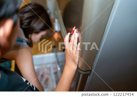 younger, fridge, parenthood 122217454