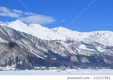 從山腳看冬天的白馬山脈 從山腳看冬天的白馬山脈 122217561