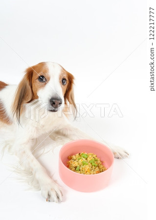 Koi Kerhondye 在一碗粉紅色的自製米飯前 Koi Kerhondye 在一碗粉紅色的自製米飯前 122217777