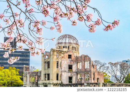 Hiroshima Atomic Bomb Dome and cherry blossoms 122218285